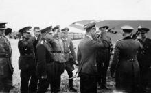 Губернатор Транснистрии Георге Алексяну во время встречи премьер-министра Румынии маршала Иона Антонеску на аэродроме в Татарке. Одесса, 29 марта 1943 г.