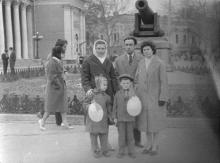 Перед памятником «Пушка». Одесса. 1960-е гг.