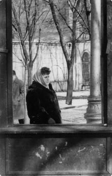 Одесса. В городском саду. Слева каменный забор летнего театра. 1960-е гг.