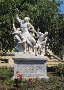 Скульптурная группа «Лаокоон». Фото Е. Света. Открытка из набора «Одесса — Одеса». 1989 г. 
