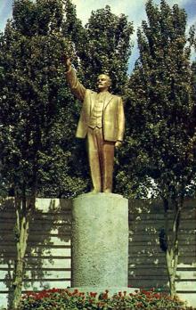 Памятник В.И. Ленину при въезде на ул. Московскую