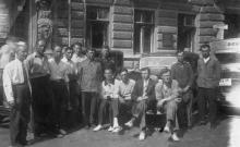 Группа иностранных туристов перед гостиницей «Лондонская». Одесса. 1920-е гг.