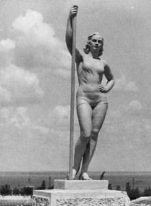 Статуя «Девушка с веслом» на Ланжероне, 1960-е гг.