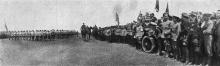 Пехота сербского корпуса проходит церемониальным маршем мимо А.Ф. Керенского. Фотография в журнале «Искры». 04 июня 1917 г.