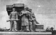 Скульптурная группа «Люди-камни». Фото в брошюре «Одесская туристская база», 1972 г.