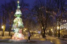 Одесса. Артхаусная елка на Приморском бульваре. Фото Е. Волокина. 29 декабря 2010 г.