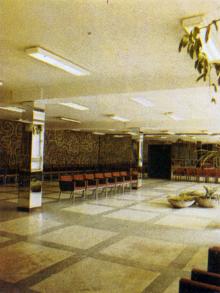 Зеркальный зал. Здесь проводятся вечера отдыха. Фото в буклете «Межзаводской оздоровительный комплекс «Стройгидравлика». 1978 г.