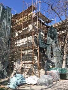 Ремонт здания диспансера во 2-м Куликовском переулке. Фото Е. Волокина. 18 апреля 2023 г.