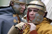 В центре Одессы стали лагерем римские легионеры